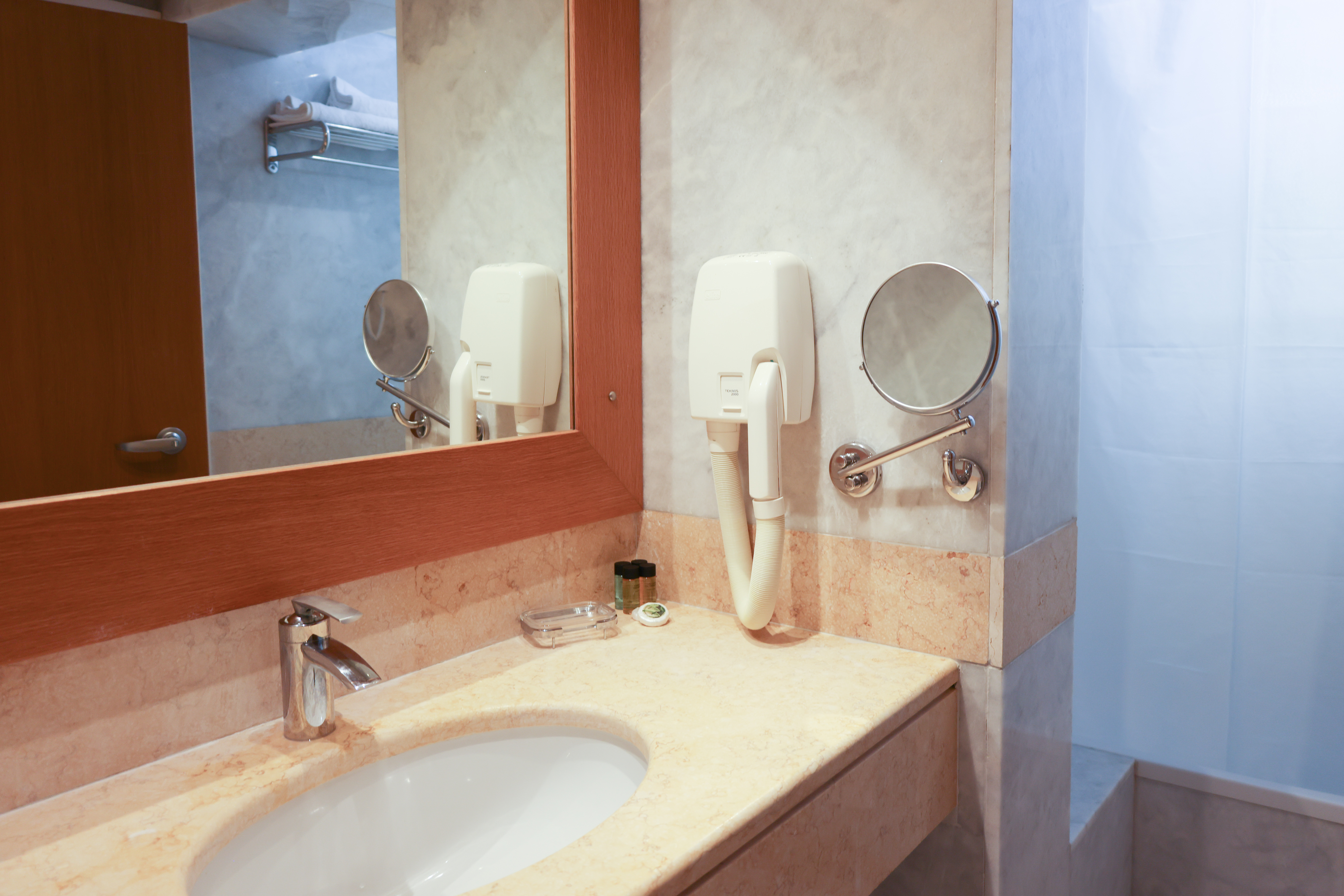   Kanapitsa Mare Hotel Deluxe Room Bathroom